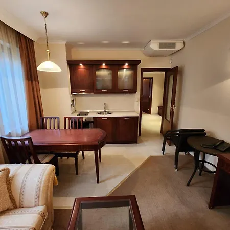 Luxury Downtown - 150m Lift Gondola