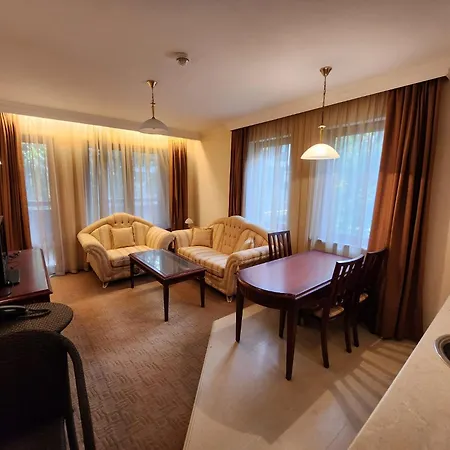 Luxury Downtown - 150m Lift Gondola アパート